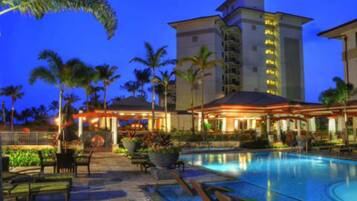 Utomhuspool och uppvÀrmd pool