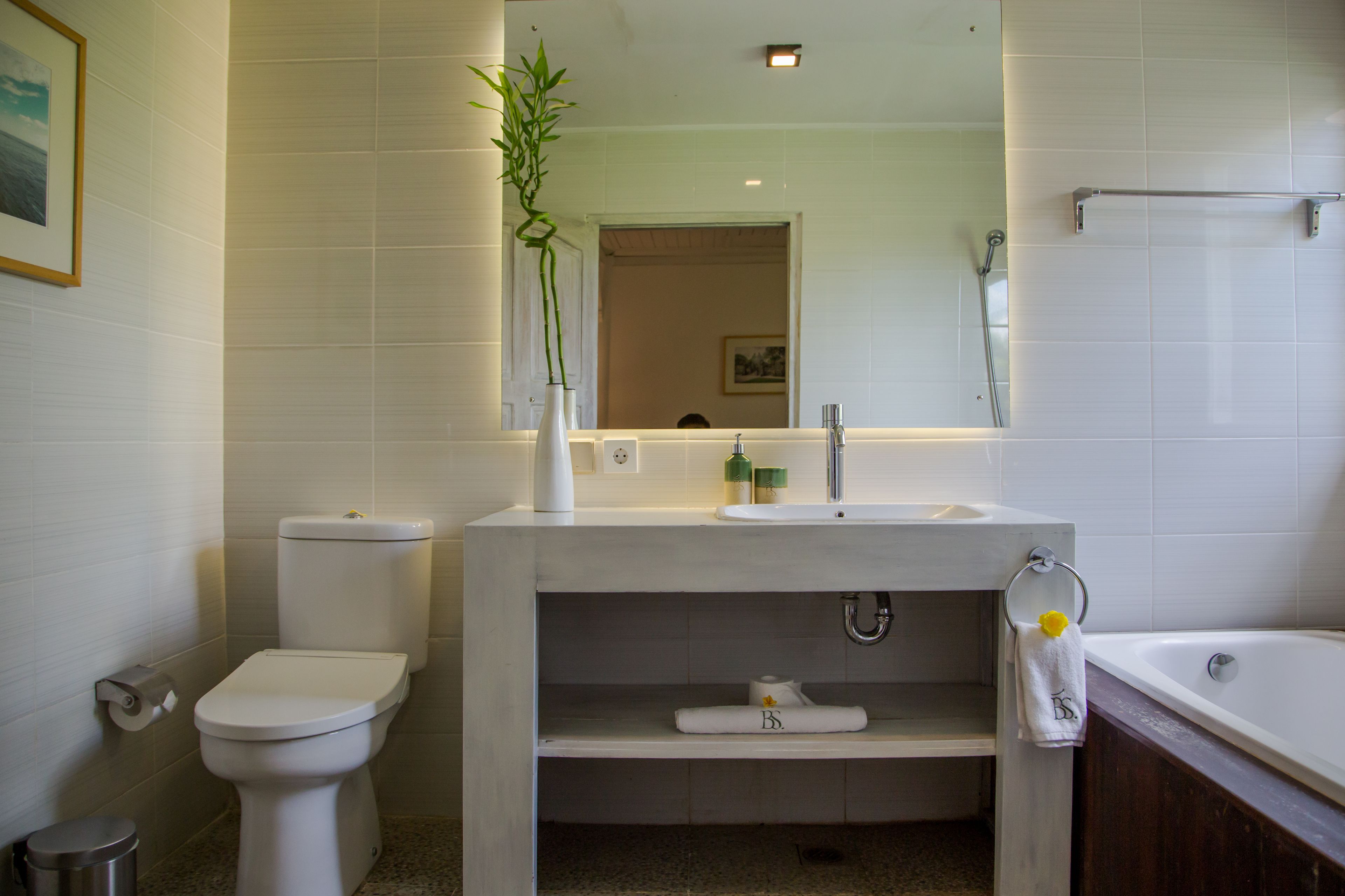 biu one-bedroom deluxe villa | deep-soaking bathtub