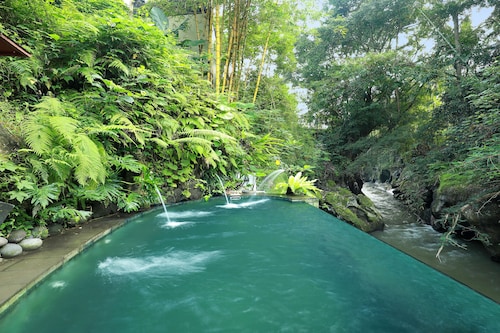 SereS Springs Resort & Spa Singakerta