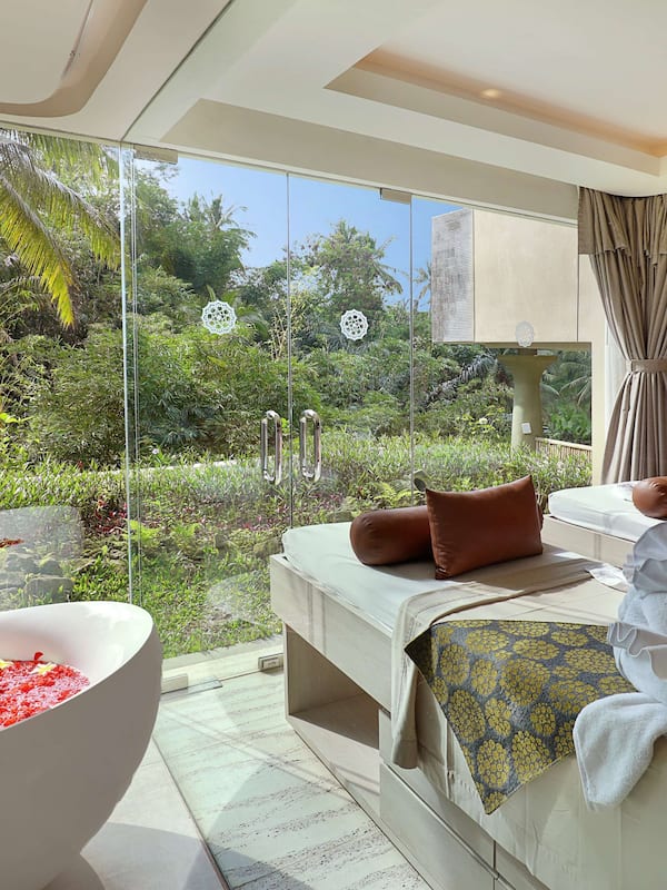Couples treatment room(s), hot tub, body treatments, aromatherapy