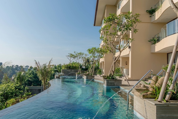 3 outdoor pools, open 7 AM to 9 PM, pool cabanas (surcharge)