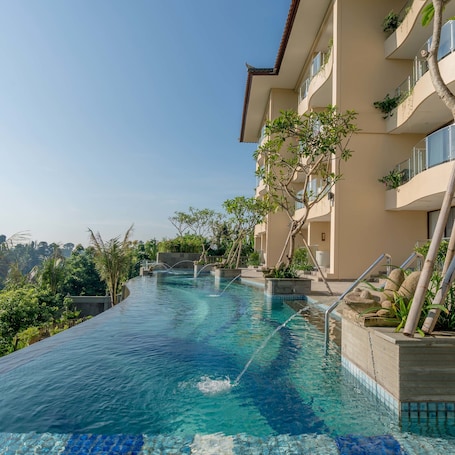 3 outdoor pools, open 7 AM to 9 PM, cabanas (surcharge), pool umbrellas