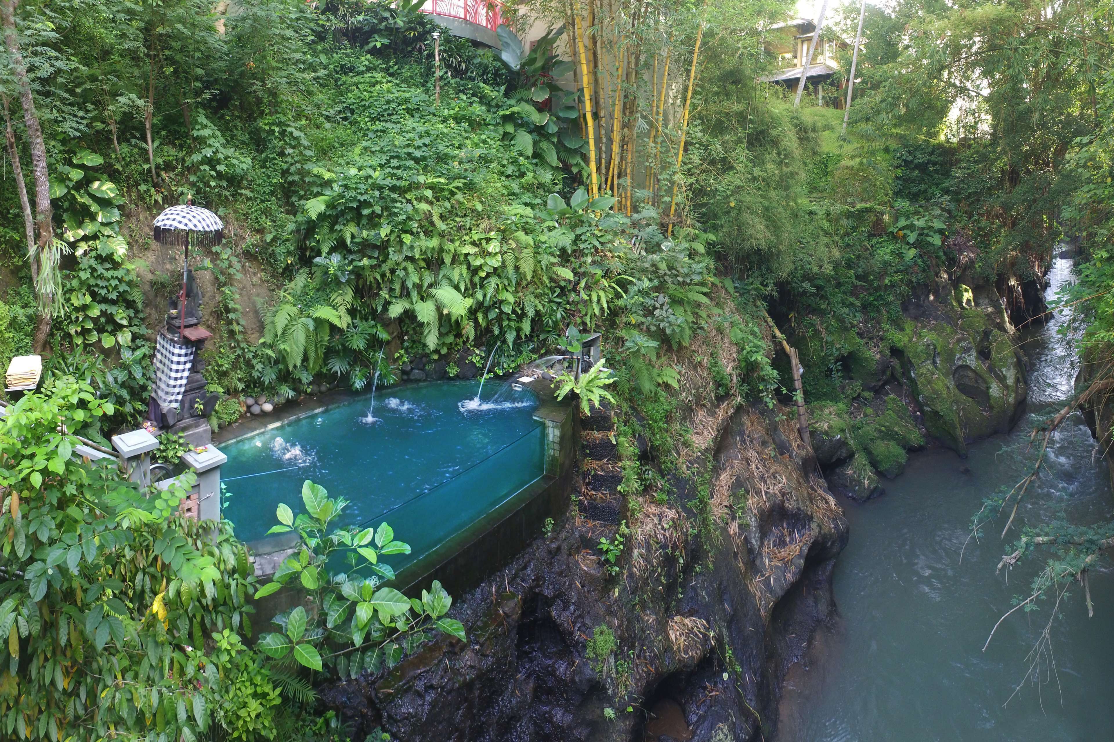 3 outdoor pools, open 7 am to 9 pm, pool cabanas (surcharge)