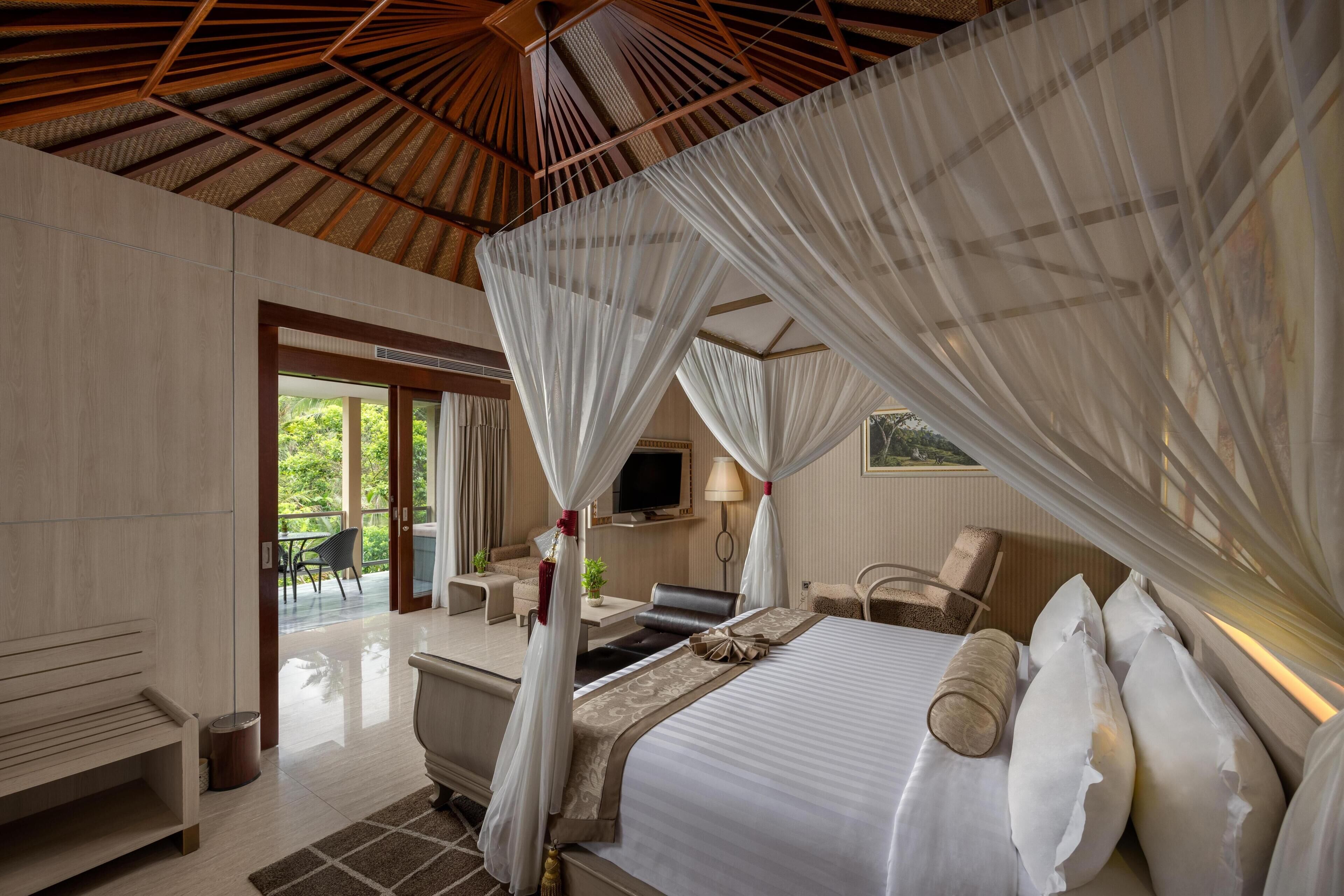 Premium bedding, pillowtop beds, minibar, in-room safe