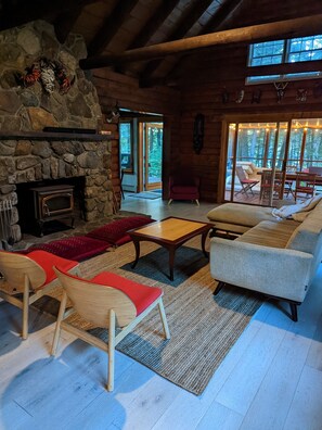 Fireplace, books, stereo