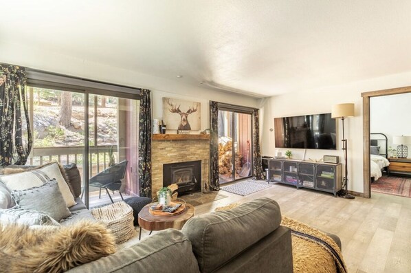 Smart TV, fireplace, video-game console, DVD player - Hidden Valley-Epic Mammoth Village Retreat. Remodeled condo next to Village! (Mammoth Lakes)