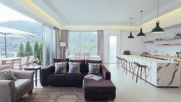 3 Bedroom Condo | Room amenity
