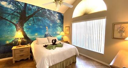 CLEAN! Themed rooms, HUGE pool,private yard, GREAT reviews, Game room, FreeGrill