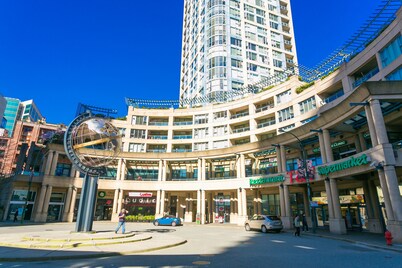 Gorgeous high floor water views A/C secure parking, Pool,Gym.Licenced.