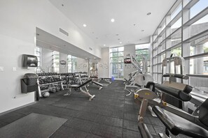Fitness facility - Gorgeous high floor water views A/C  secure parking, Pool,Gym.Licenced. (Vancouver)