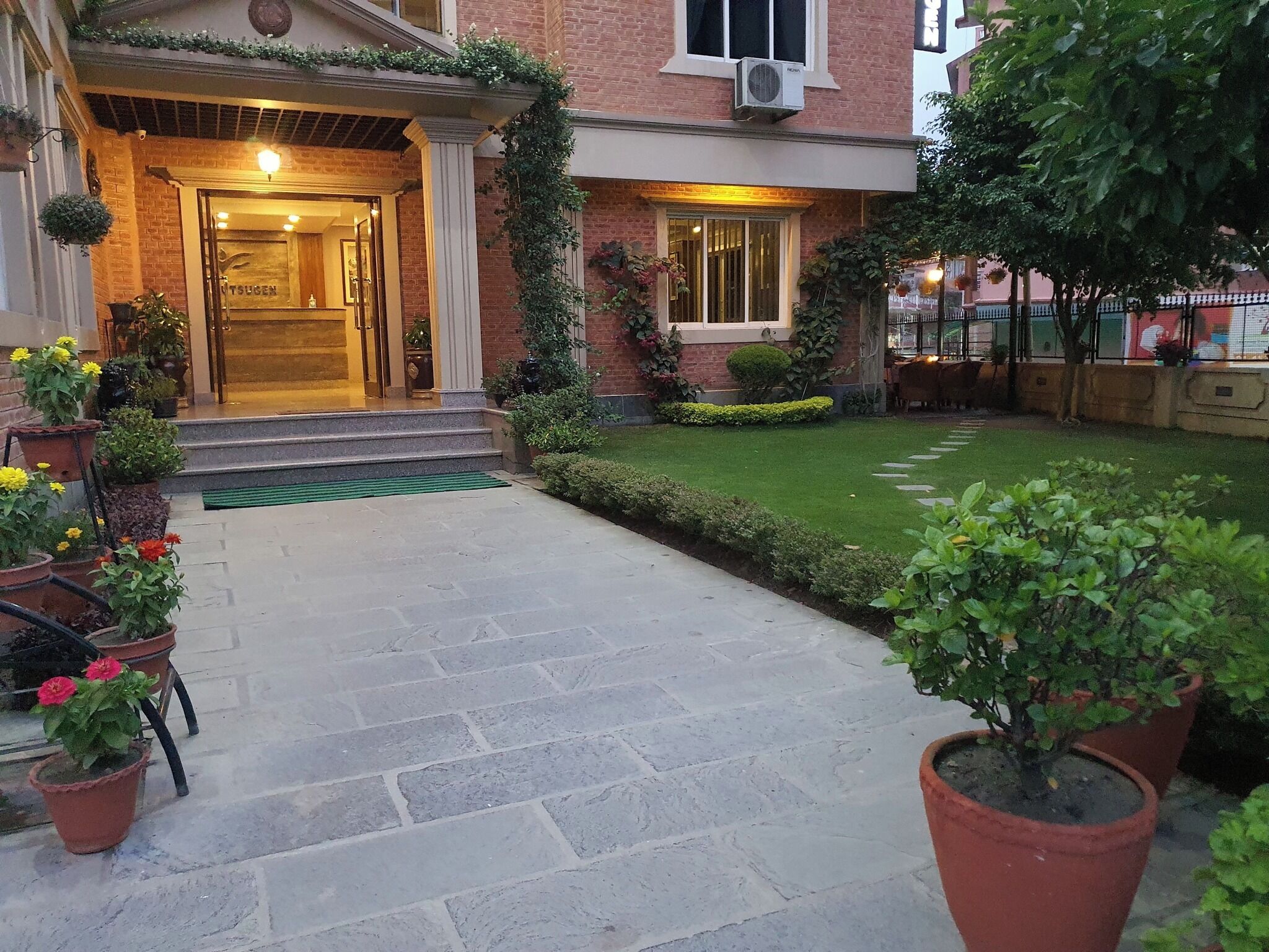 ด้านหน้าที่พัก