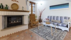 Smart TV, fireplace, ping pong, books - Spectacular Villa with independent pool for 8 people near the beach (Alghero)