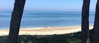 Villa in residentie met zwembad, tennis en direct aan het strand in Corsica