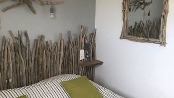 2 bedrooms, desk, iron/ironing board, travel crib