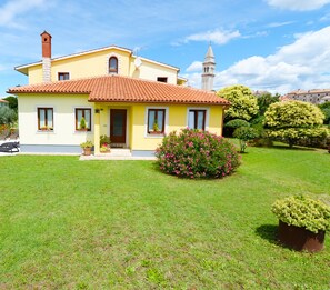 Exterior - Villa with private pool on 3000 m2, beach 5 km away (Vodnjan)