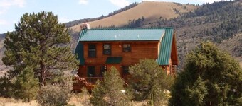 Perfectly located Colorado Mountain Log Home Near Skiing, Rafting, Everything!