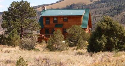 Erinomaisella paikalla Colorado Mountain Hirsitalo lähellä hiihtoa, koskenlaskua, kaikkea!