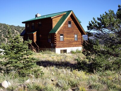 Perfectly located Colorado Mountain Log Home Near Skiing, Rafting, Everything!
