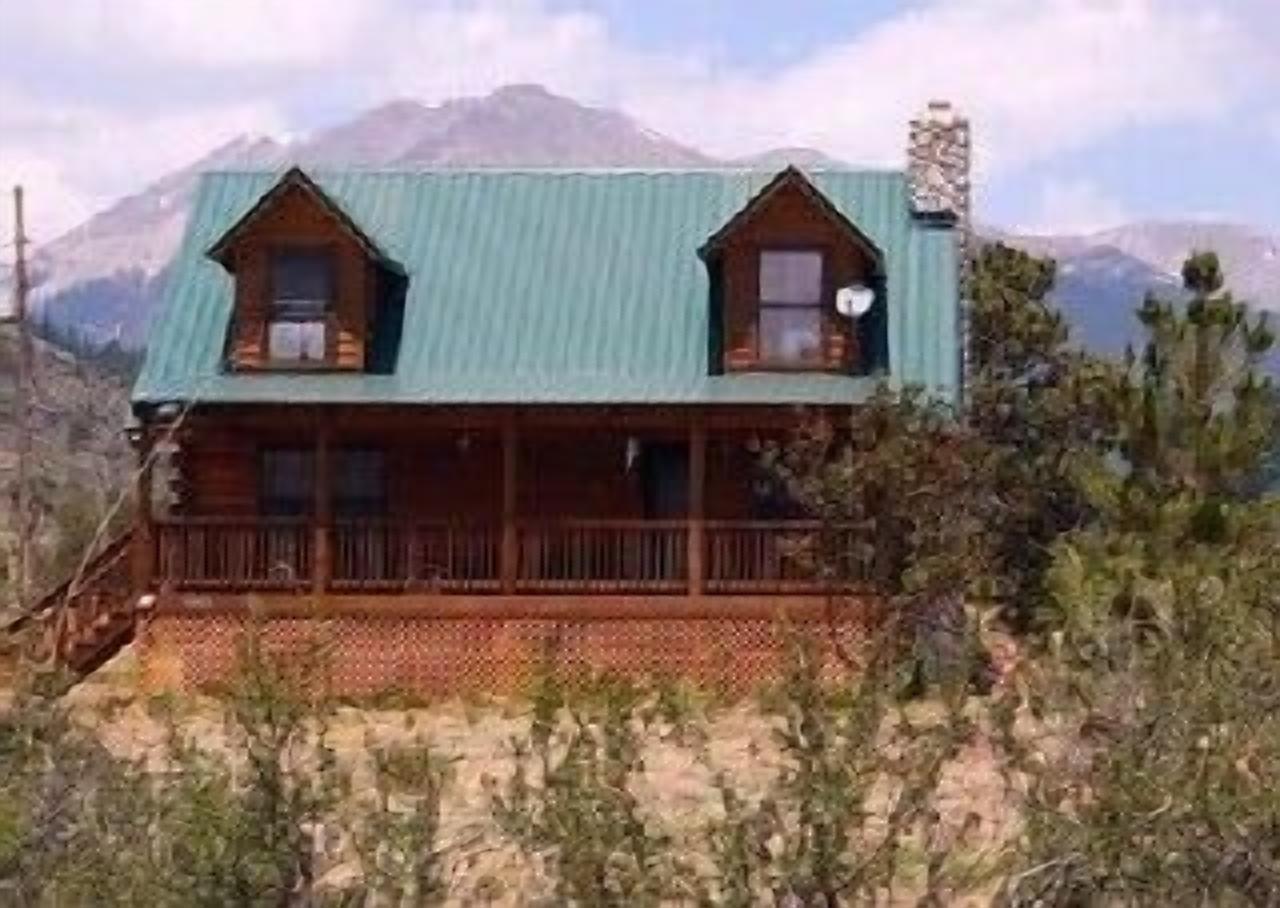 Perfectly located Colorado Mountain Log Home Near Skiing, Rafting, Everything!