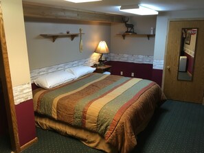 4 Schlafzimmer, Schreibtisch, Bügeleisen/Bügelbrett, Reisekinderbett