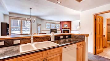 KylskÄp, mikrovÄgsugn, ugn och spishÀll