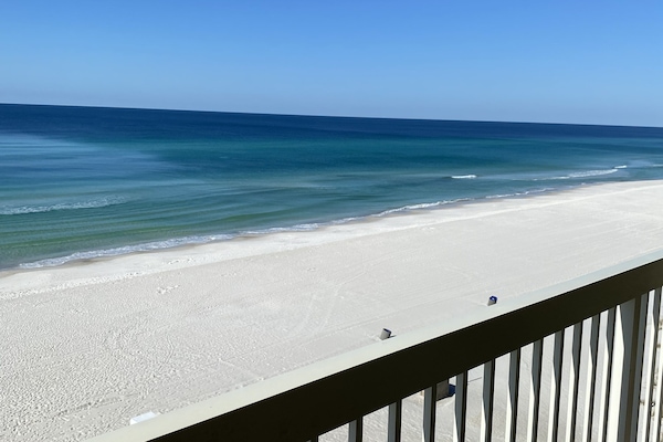 Plage, chaises longues