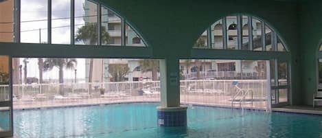 Piscine couverte, piscine extérieure