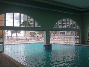 Piscina coperta, piscina all'aperto