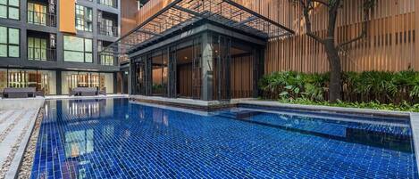 2 Außenpools, Pool auf dem Dach