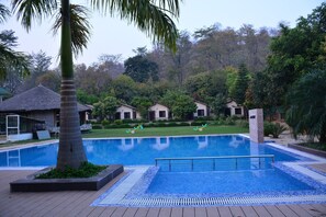 2 outdoor pools, a waterfall pool - Clarissa Resort (Ramnagar)