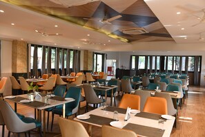 Breakfast, lunch, dinner served; international cuisine - Clarissa Resort (Ramnagar)