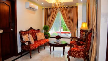 Coin salon dans le hall