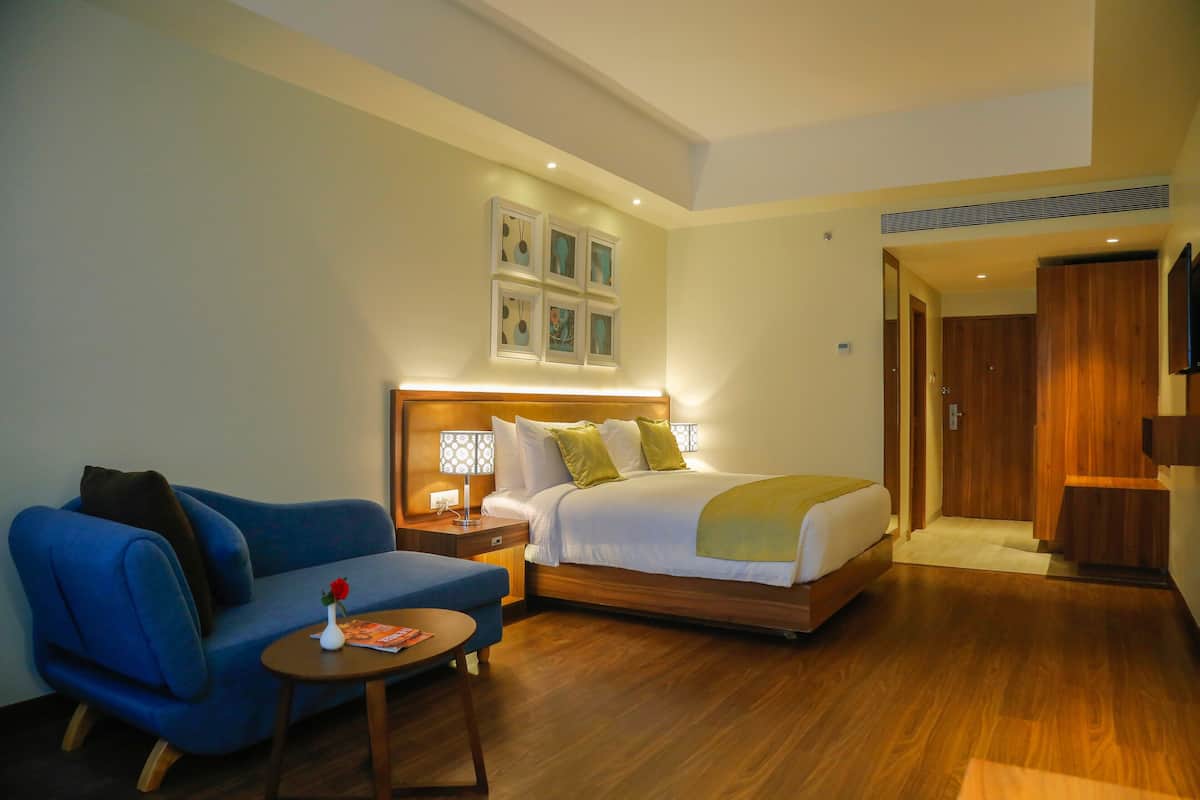 Business Room | 1 bedroom, premium bedding, minibar, in-room safe