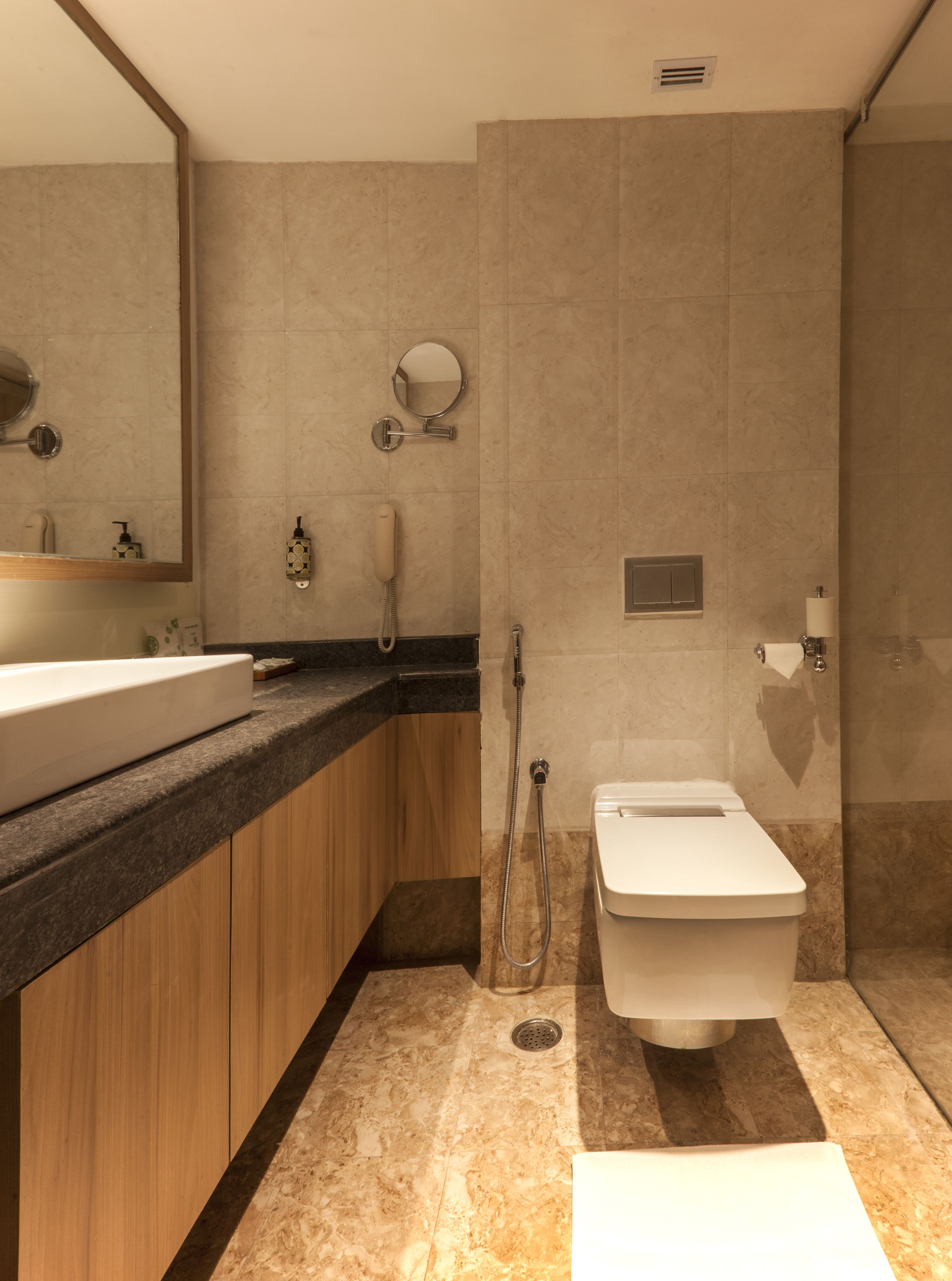 free toiletries, towels