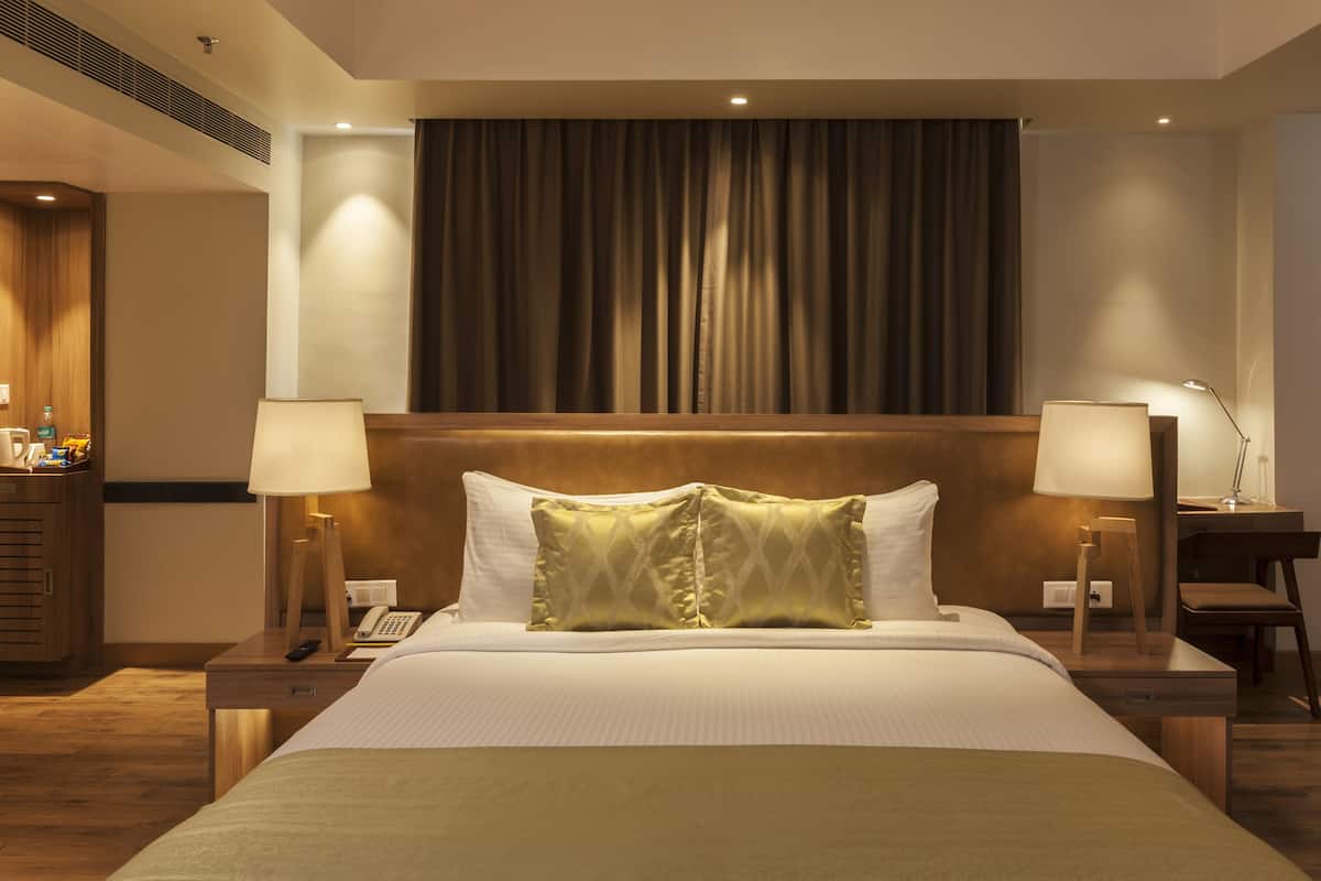 premium bedding, minibar, in-room safe, desk