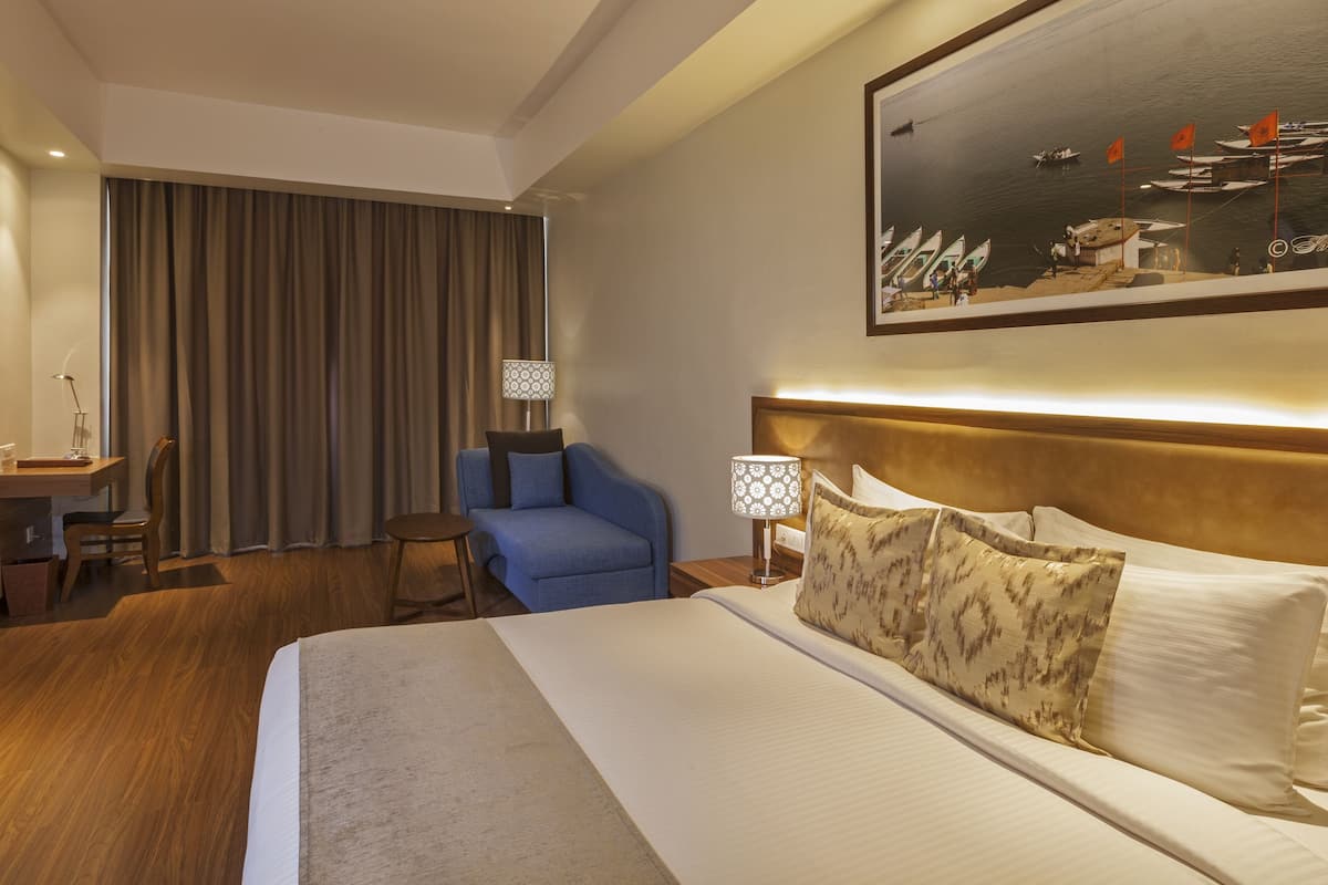 premium bedding, minibar, in-room safe, desk