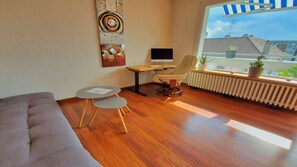 TV connectée, lecteur de DVD, vidéothèque, espaces bureaux