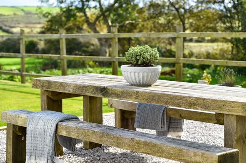 Tŷ Carmel - Carmel House has breathtaking mountain views, hot tub & wood burner!