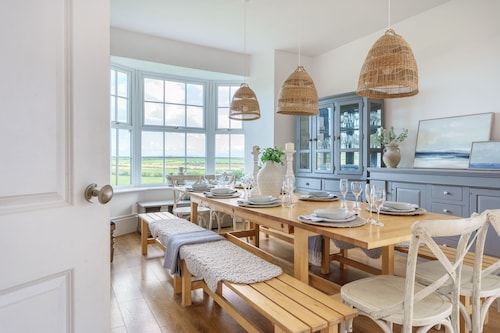 Ancienne ferme importante située dans une région d'une beauté naturelle exceptionnelle.