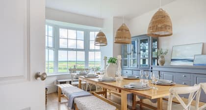 Ancienne ferme importante située dans une région d'une beauté naturelle exceptionnelle.