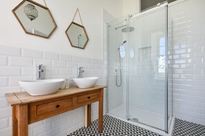 Bathtub