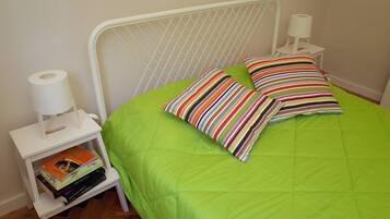 2 chambres, fer et planche à repasser, lit parapluie, Wi-Fi gratuit
