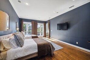 4 bedrooms, desk, iron/ironing board, travel crib - Modern Tudor with Pool & Backyard Oasis on the M Streets in the Heart of Dallas (Dallas)