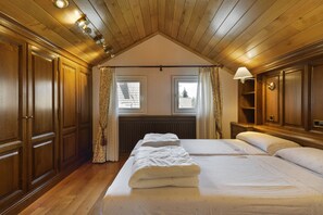 8 室のベッドルーム、アイロン / アイロン台、旅行用ベビーベッド、WiFi (無料)