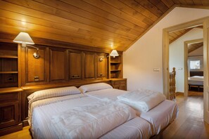 8 bedrooms, iron/ironing board, travel cot, free WiFi