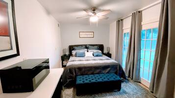 4 bedrooms, desk, iron/ironing board, travel crib