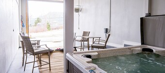 Hot tub Family Get Away! HUGE wrap around deck for all your entertaining! #3563