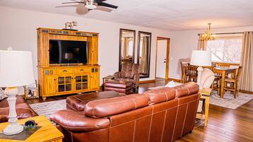 Smart TV, fireplace