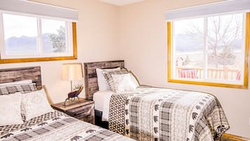 4 bedrooms, iron/ironing board, travel crib, WiFi (free)
