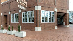 A brick building with a sign reading "Pancake Pantry" and "50 years & still 23 varieties." - The Kearney♥Accessibility Features♥Free Parking/W+D/Family Friendly/Ensuites (Nashville)